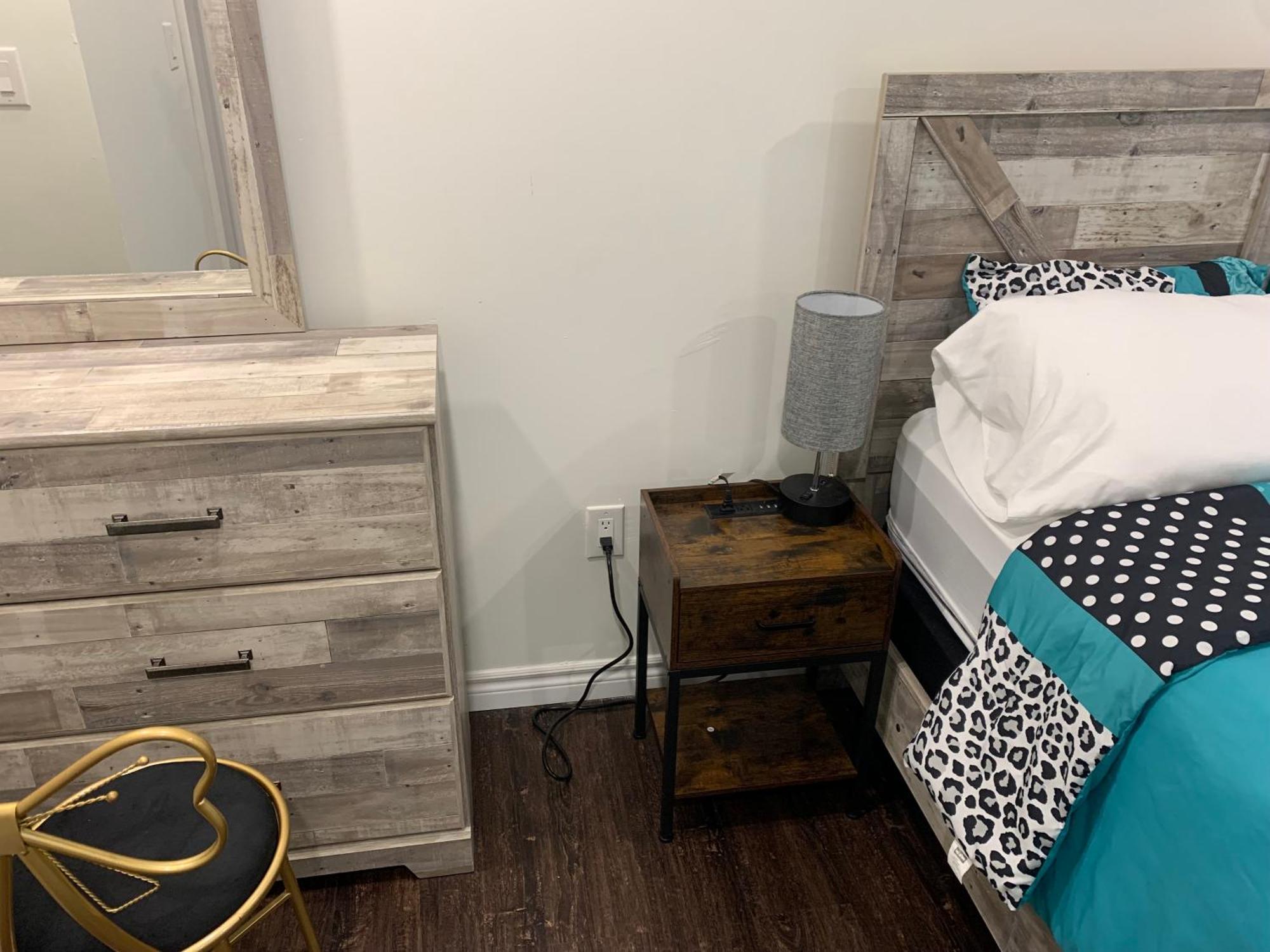 Modern 1 Bedroom + Den In 캠브리지 외부 사진