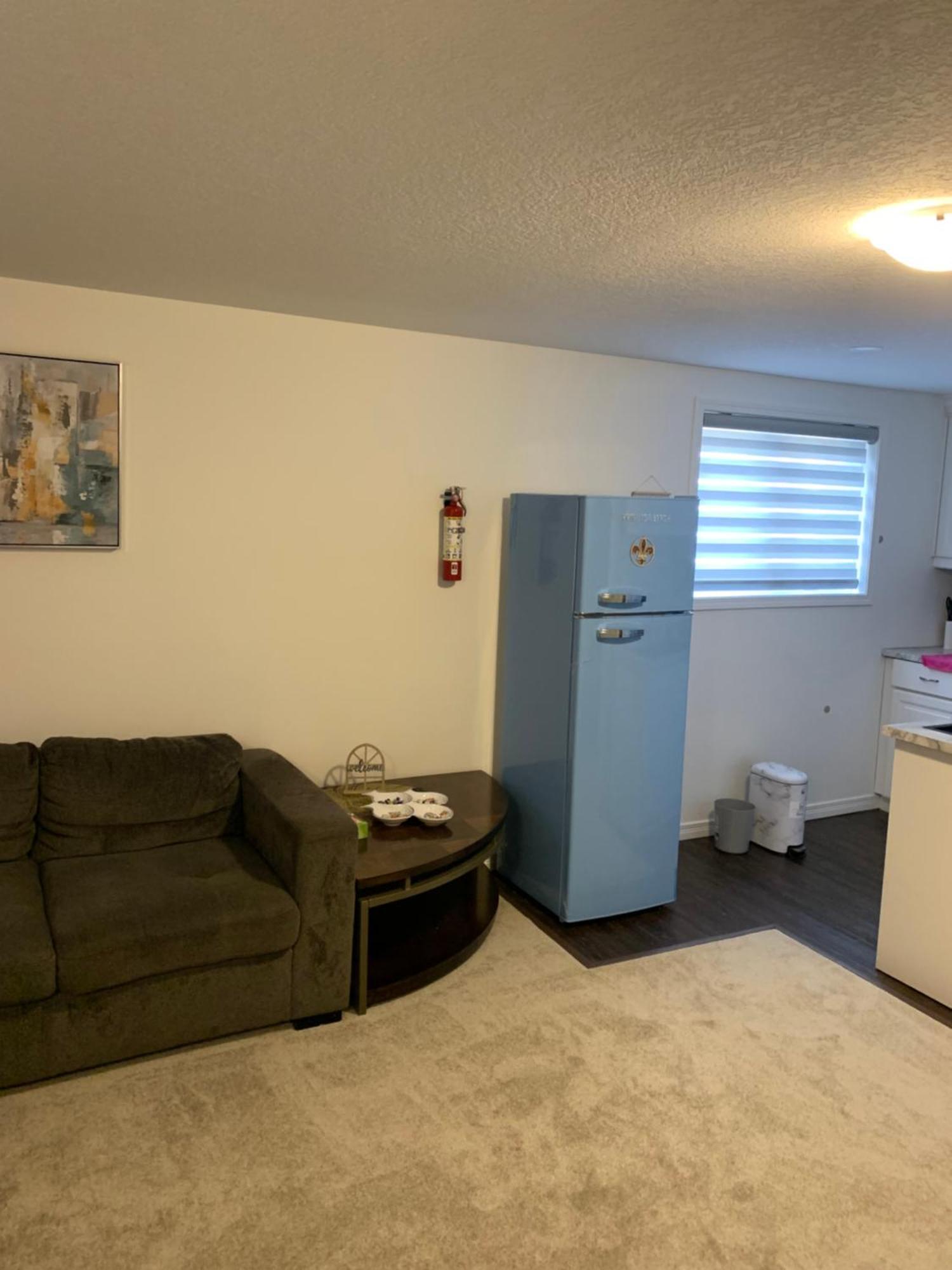 Modern 1 Bedroom + Den In 캠브리지 외부 사진